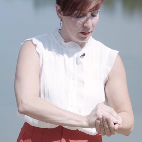 Dr Thania Acarón